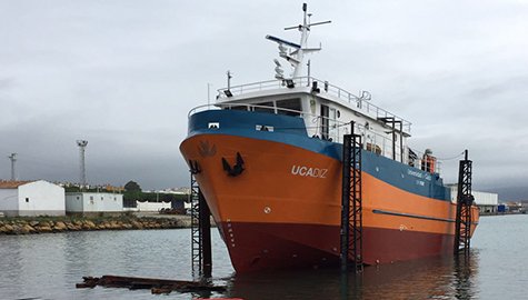 univcadiz's tweet photo. Finalizan trabajos en varadero del UCADIZ, primer buque oceanografico andaluz https://t.co/pfeZlNKt86