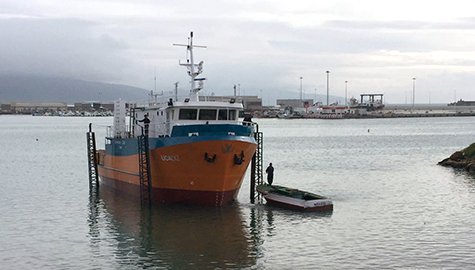 univcadiz's tweet photo. Finalizan trabajos en varadero del UCADIZ, primer buque oceanografico andaluz https://t.co/pfeZlNKt86