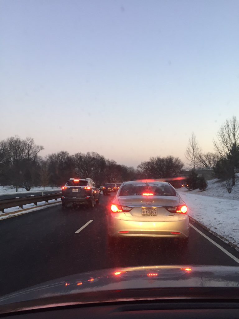 chufang151's tweet photo. gw pkwy by airport moving slowly too @WTOPtraffic #trafficjam #anothercommuteinhell https://t.co/pGn0QVLU4X