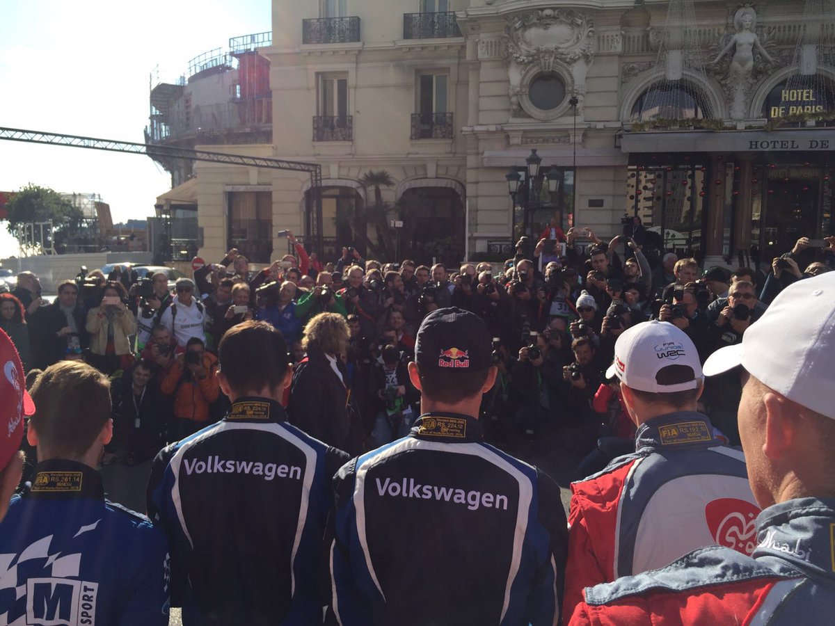 EricCamilli's tweet photo. Un peu de monde pour la photo officielle 2016 😉
A lot of People for the Official Photo 2016😉 https://t.co/w5Q4WaaGas