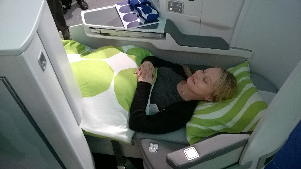 SiniMarkoff's tweet photo. Finnairin business-luokassa Matka 2016 -messuilla #A350Finnair https://t.co/JQ8UfG8fLn