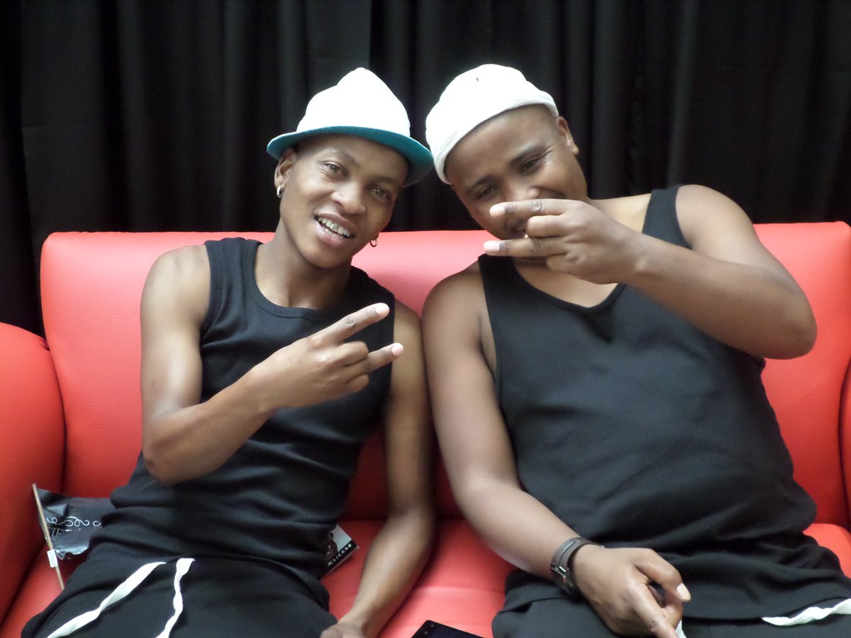 SelloModiga's tweet photo. Fun crazy &amp; entertainment mc's@2man2 https://t.co/4DW7UMraEW