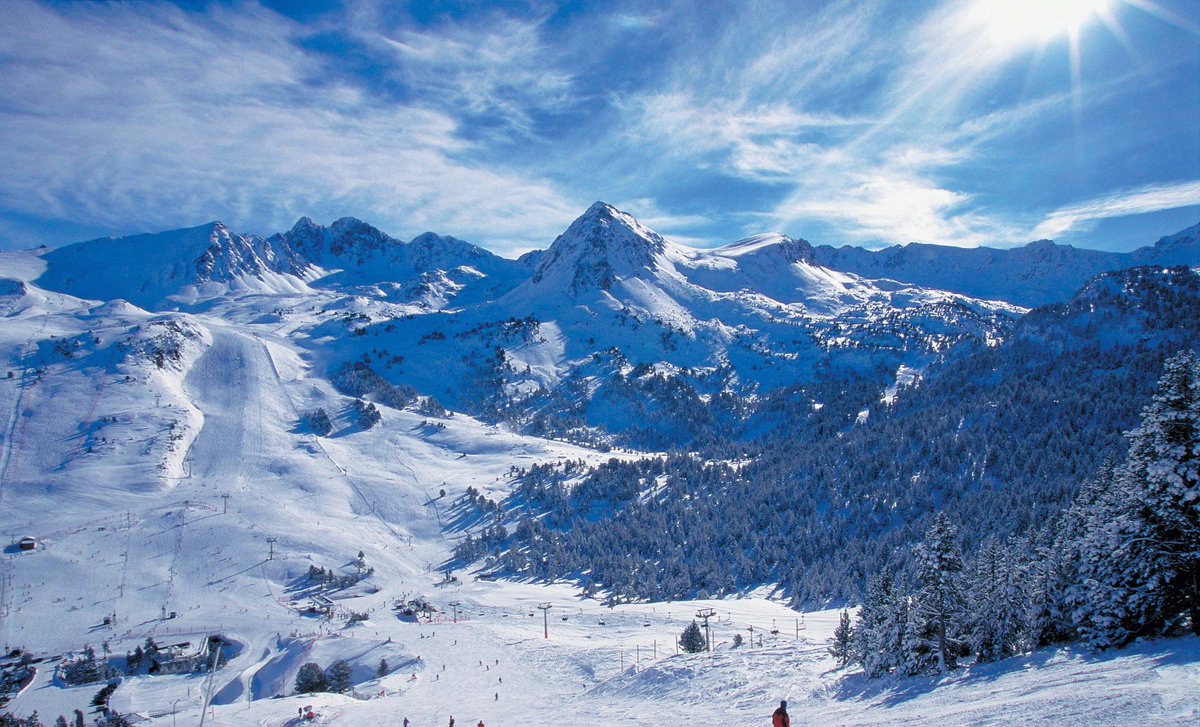 ViajesBye1's tweet photo. ¿Ganas de nieve? #Andorra alojamiento en Hotel Sant Eloi+desayuno+Forfait 45,50€ por persona y día. https://t.co/Dbl6b51Tgj