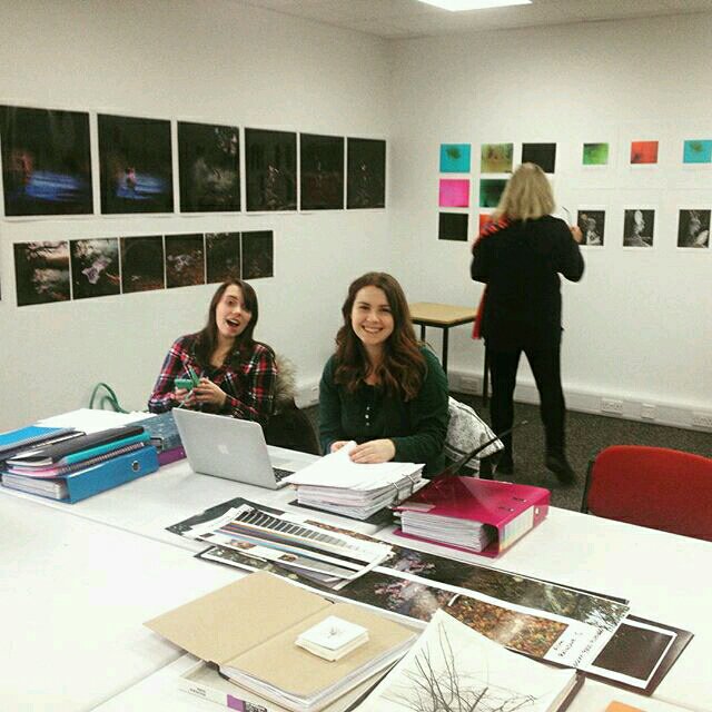 MFAPhotoFarnham's tweet photo. Assessment day!!! #mfa #mfaphoto #photo #uca #farnham 📷:photomfa @EmilyJ_McDonald @earansom https://t.co/R1a6op9CqT