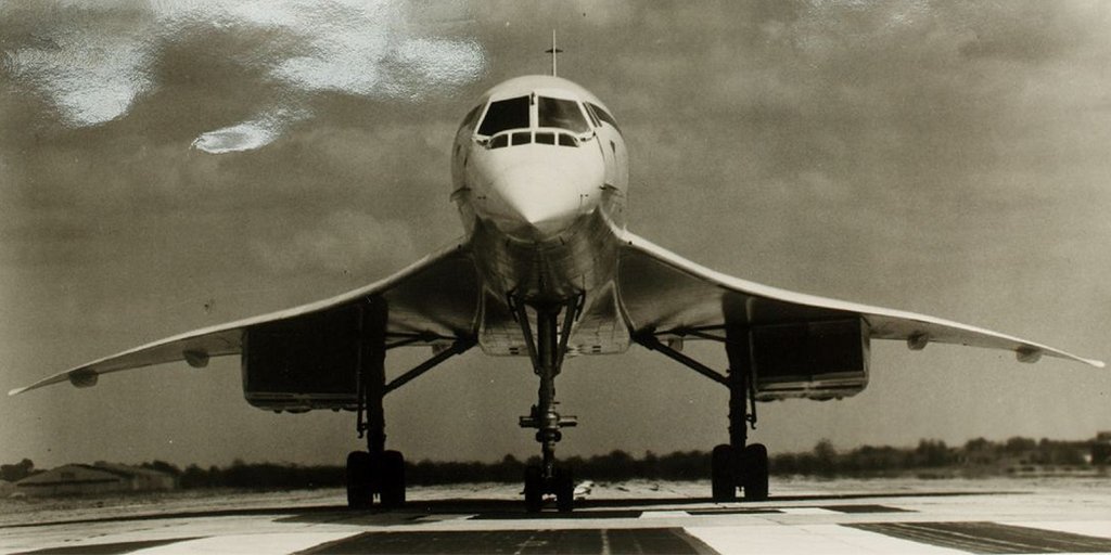 #OnThisDay in 1976 - The iconic Concorde is introduced. #avgeeks