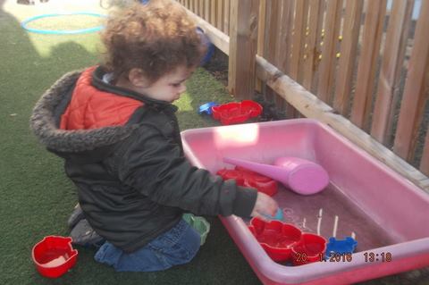 AlphabetHouseL's tweet photo. We wrapped up incredibly warm yesterday in order to do some exploring outside! #chilly #exploring #nursery #notts https://t.co/pHa6yxR6E3