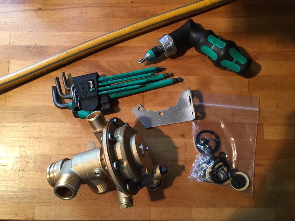 pbplumber's tweet photo. Not looking forward to this diverter valve 😞🙈 wish me luck 😁 https://t.co/89RxqmTkGM