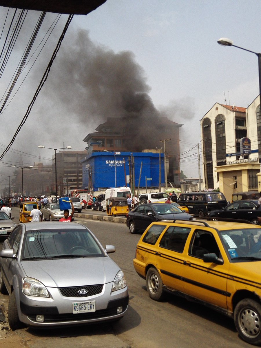 Iamtugar's tweet image. Medical ambulance just arrived the location #allenfire @Gidi_Traffic