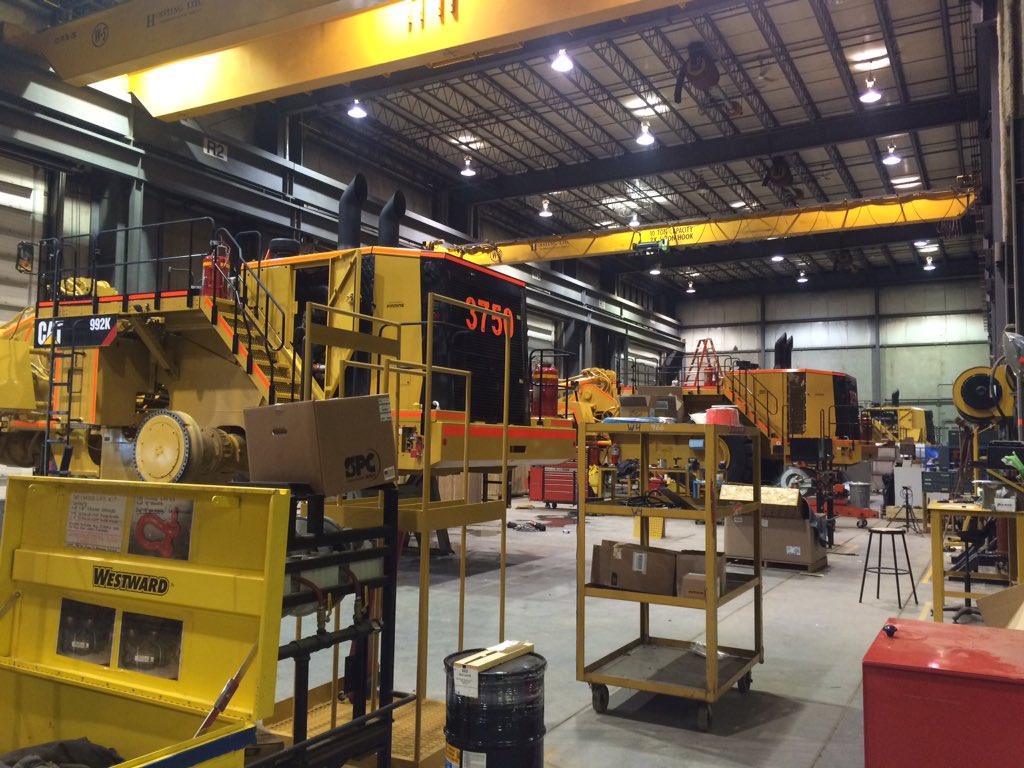Bcarter_22's tweet photo. Two @CatMining 992K's almost ready to head north of 60! #caterpillar #bigloader https://t.co/meKjkxMPdR