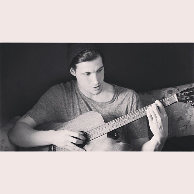 wrightmandm's tweet image. 10pm @FilthysOLD TONIGHT! #oneladandhisguitar 🎵