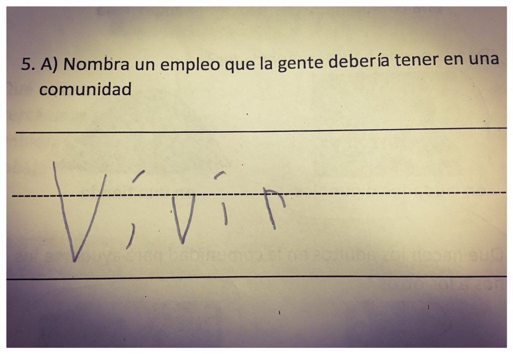 SprHstn's tweet photo. I don't know if this little girl is a genius  or she was harvesting grapes XD #USAschool #2ºpart https://t.co/RA3wuQ7Fa2