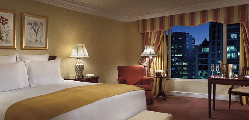 thepointsguy's tweet photo. How to use your @Chase Ultimate Rewards points to book incredible stays with @RitzCarlton: https://t.co/QIZ8rcc2b2 https://t.co/PGGNmJcCQu