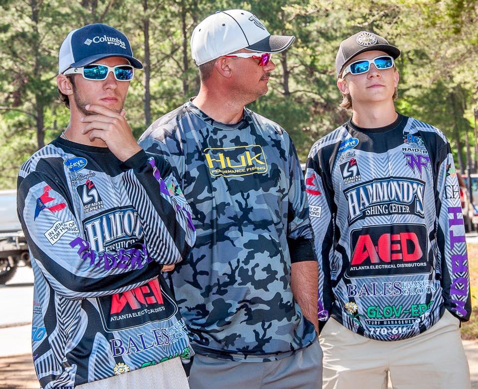 LoganSamples16's tweet photo. Big happy b-day to my best friend since 6th grade @Tyblack08 #fishingpartners #losrios #ohmygod #dickmann #fish https://t.co/FMcaYAP8ar