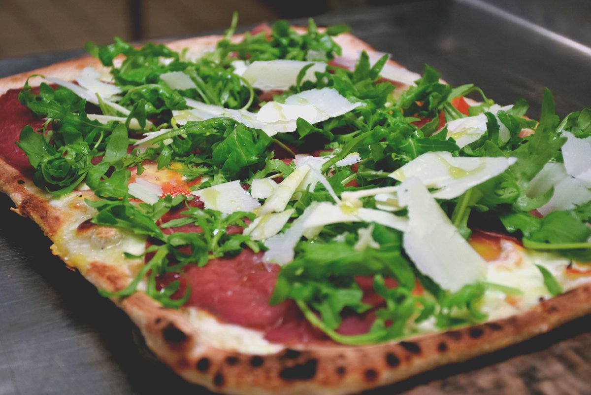 Assaggetti's tweet photo. Roasted Tomato and Bresaola Hand-Crafted Pizza!
#delizioso #authentic #real #pizza #bites #fun #haymarket https://t.co/uTEgB4nxA3