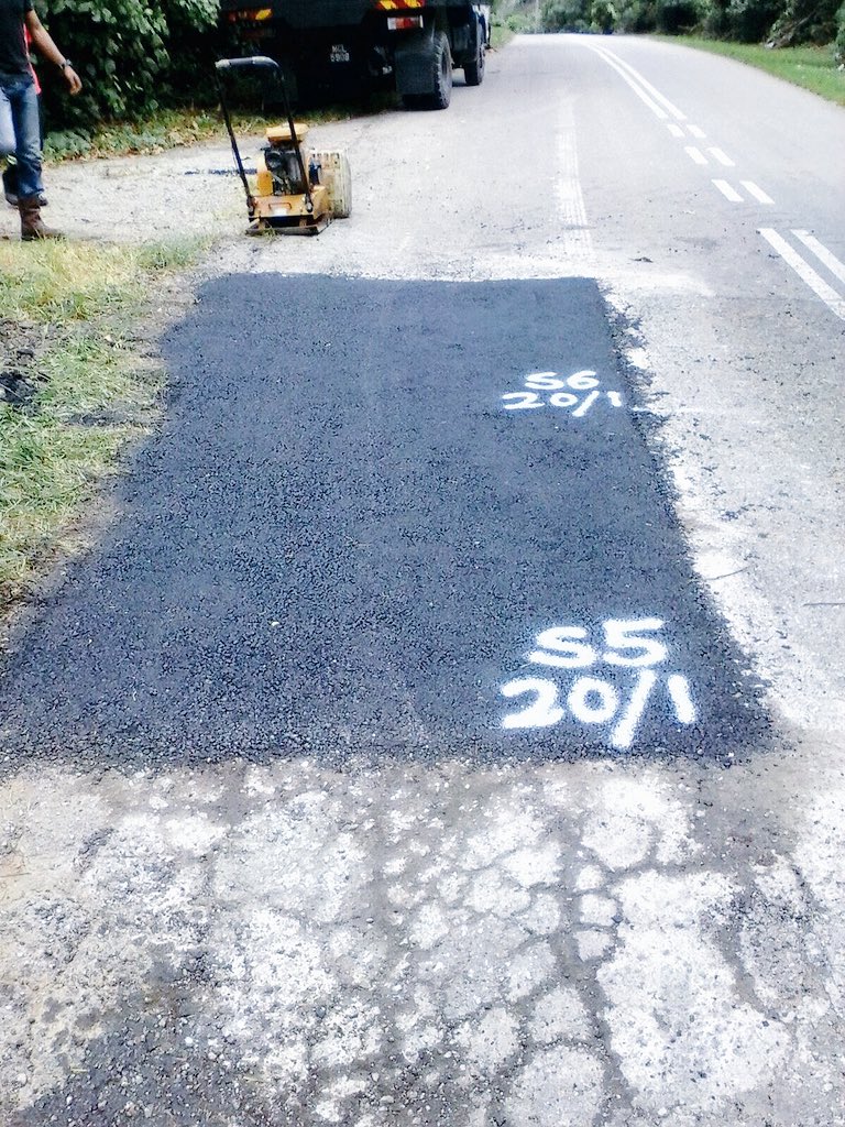 SSSSB_N9's tweet photo. Kerja pembaikan permukaan jalan di Felda Titi (FT1292). https://t.co/Dwt1ucwmZ8
