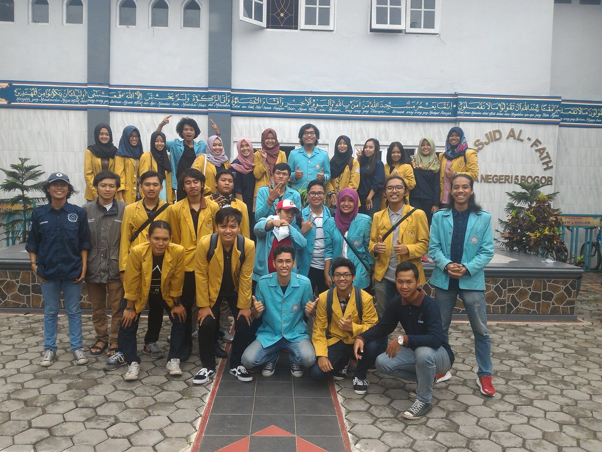 PlatF_UNS's tweet photo. Keseruan sosialisasi di SMAN 5 Bogor https://t.co/yaHdwH7Az7