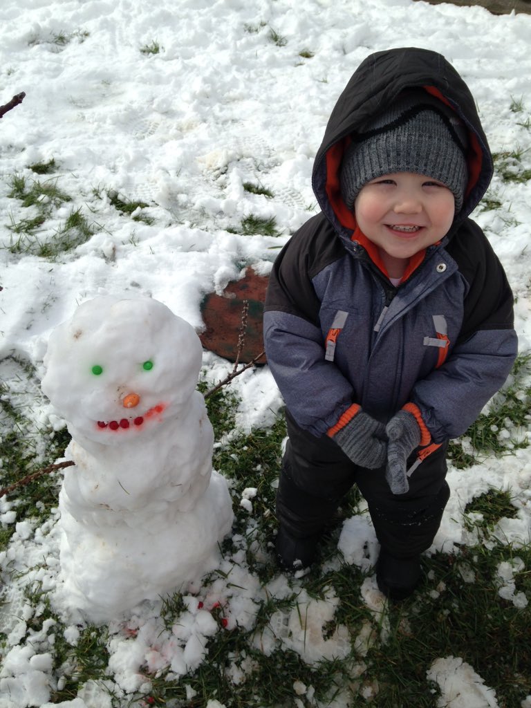 depewjenn's tweet photo. Riley built his first snowman! 😃☃ #snoWBIR https://t.co/Q7GhsBMzpW