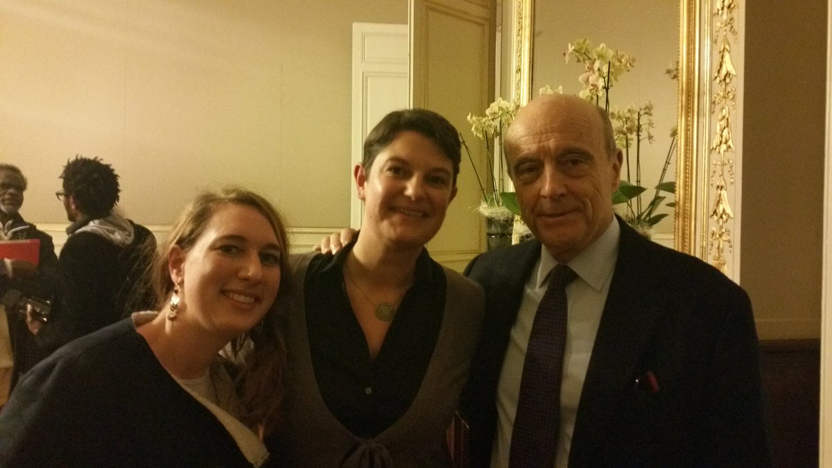 On est comme ça : on a fait nos groupies pour un selfie avec <a href="/alainjuppe/">Alain Juppé</a> ! #Initiative #bordeaux #coworking
