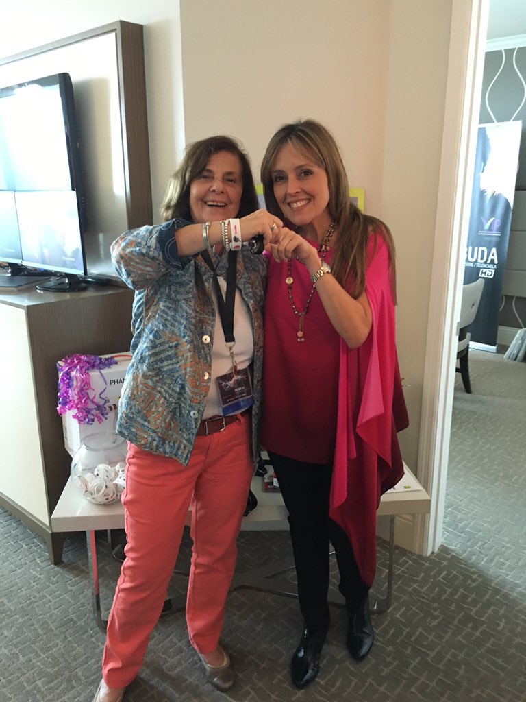 Vip2000TV's tweet photo. Nuestra querida #BlancaPonce se toma su foto para participar por #TuDroneVIP. Suerte!!! #GanaConVIP!! https://t.co/zD3GeEi2qY