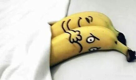 dedewei's tweet image. 夫妻俩离婚争孩子，在法庭上妻子理直气壮的说：孩子从我肚子出来的，当然归我了，丈夫愤怒的说：笑话，简直是胡说八道，取款机出来的钱能归取款机吗？还不是谁插卡归谁。法官当场晕倒，连律师也佩服的五体投地。