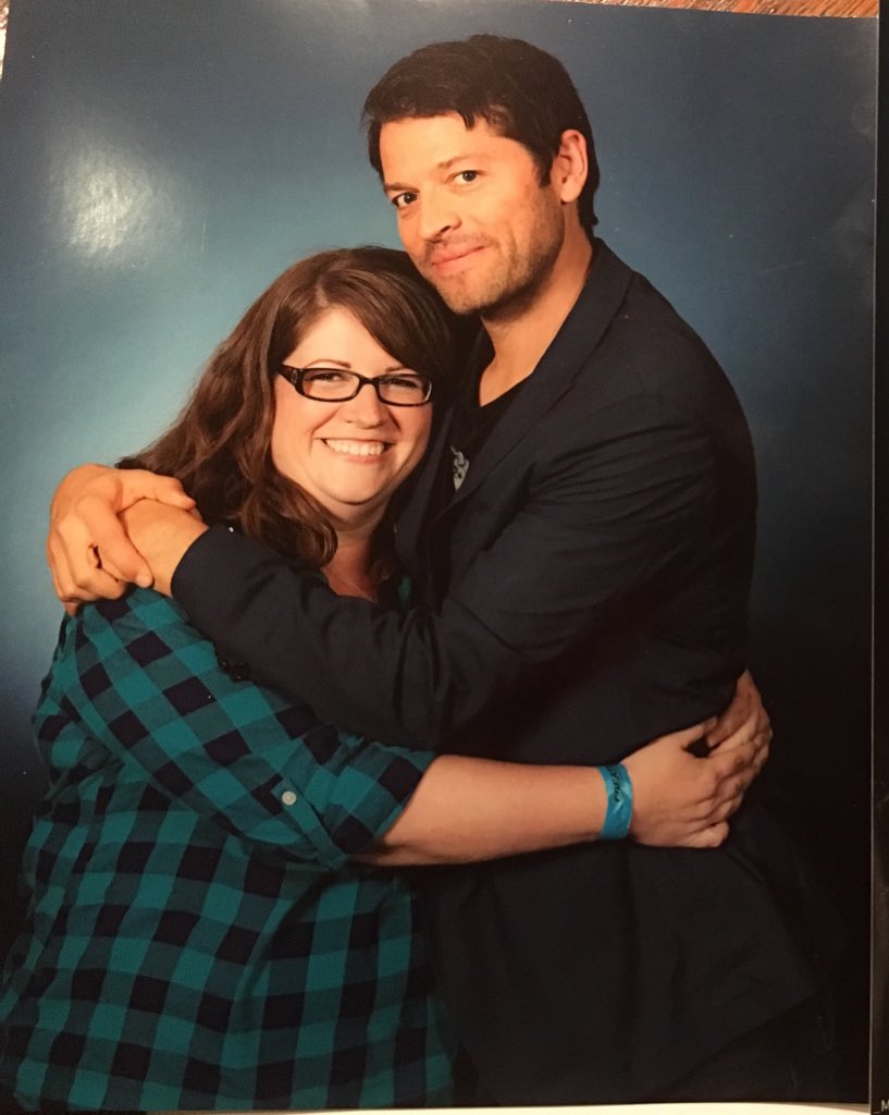 emmyloo03's tweet photo. Many hugs for @mishacollins on #NationalHugDay #pascon2015 #sfcon2015 https://t.co/UkYKHTHyHT