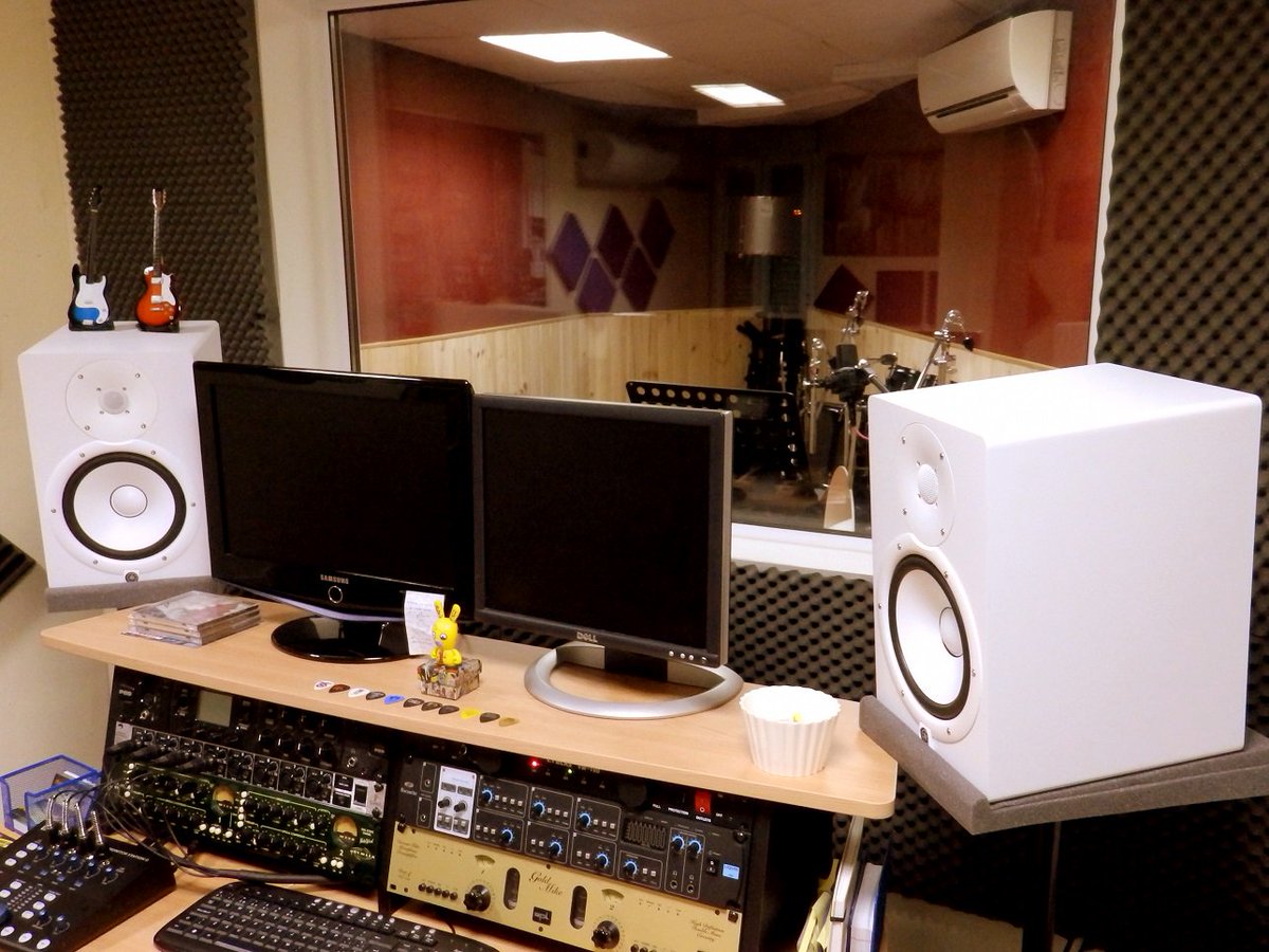 Visita nuestra web y escucha los trabajos que han salido de nuestro estudio de en:
pikastudios.com/es/servicios/e…