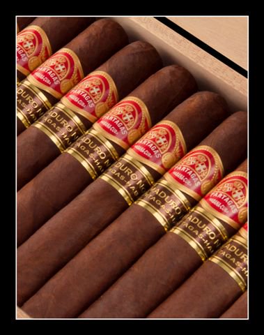 Nuevo PARTAGÁS MADURO Nº 1
Robusto de cepo 52 y 130 mm de largo, con una ligada intensa.
Probálo en 25 de Mayo 358.