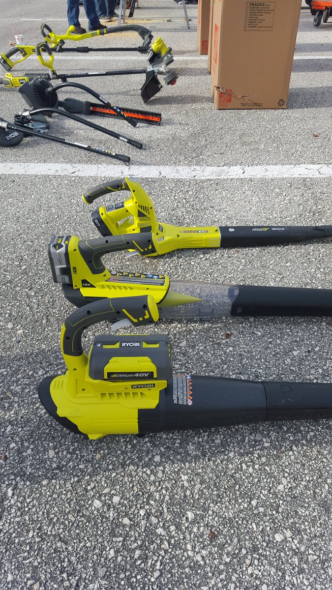 Marriott0257's tweet photo. #ryobi garden tool line up, #wow #thd6361 https://t.co/YaRFEFCAze
