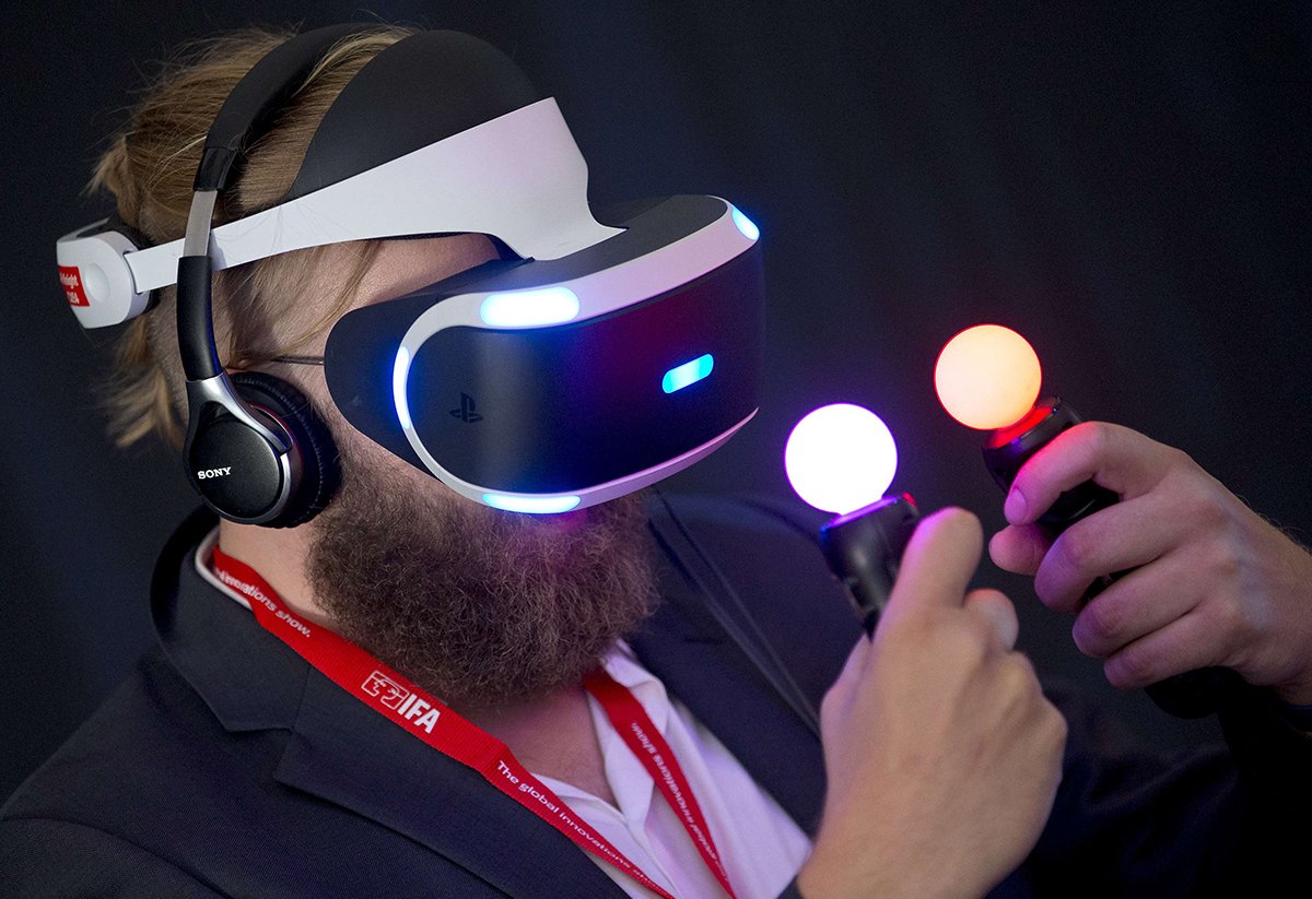 PowaTagFR's tweet photo. Le casque de réalité virtuelle de Sony arrive, et il est moins cher que l'Oculus Rift 

https://t.co/gM9a3rXRZE https://t.co/5zVvuXDubY