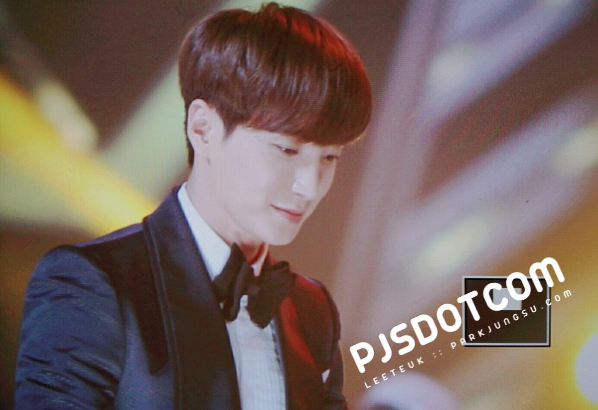 pjsdotcom's tweet image. 160121 골든디스크. 믿고보는 #특MC 우린 언제나 오빠가 최고에요👍💕 존잘 #이특 #박정수 #슈퍼주니어 #LEETEUK