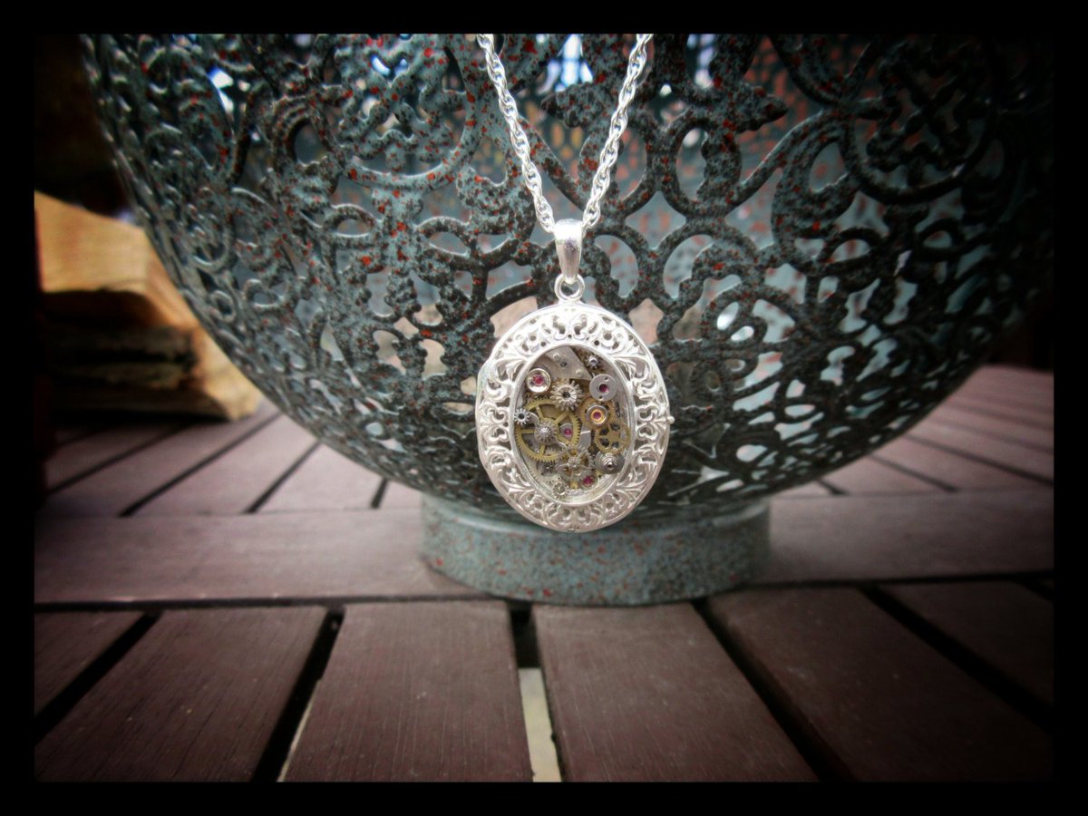 PiratesOP's tweet image. New locket for Valentine's Day at Pirates of Pendants etsy.me/1PqLurb  

#valentinesday #love #etsy