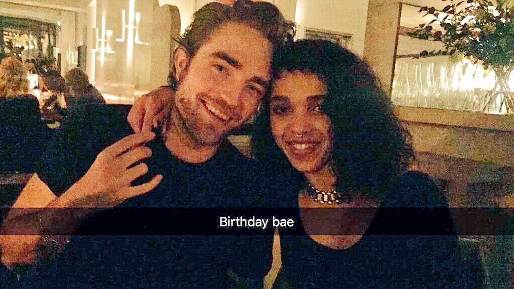 Z5cathy's tweet image. #RobertPattinson   Family, friends, live, career . A full Life.