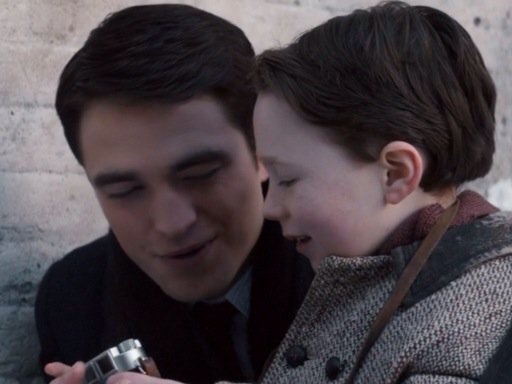 Z5cathy's tweet image. #RobertPattinson   Family, friends, live, career . A full Life.