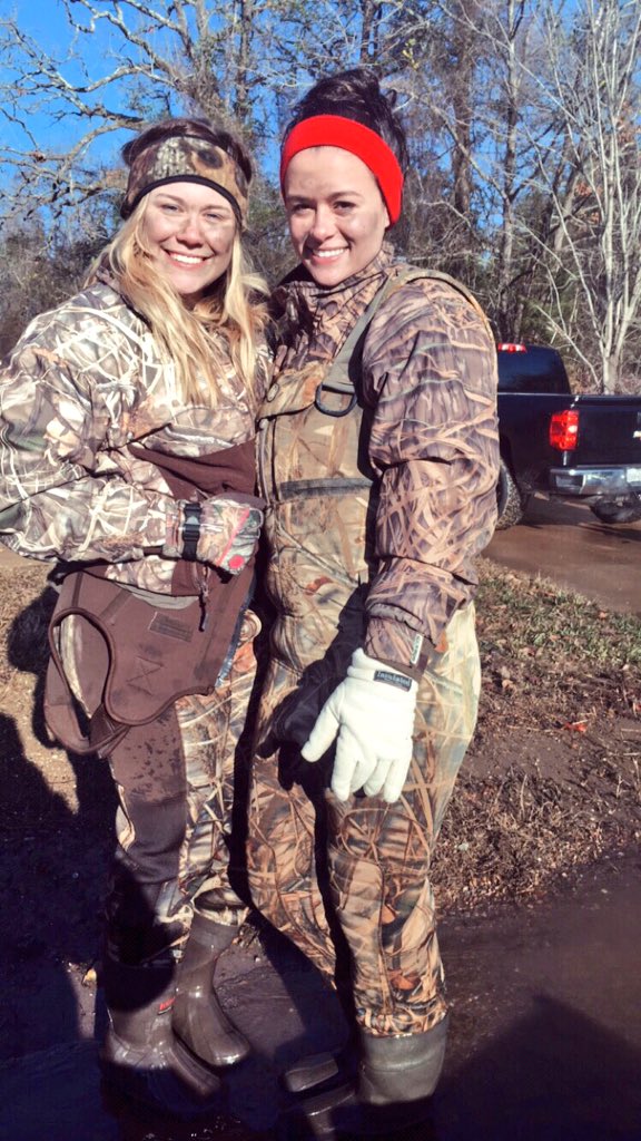 katier_green's tweet photo. I miss @Paige_Hill43 👑💗😚 https://t.co/esypUq84P2