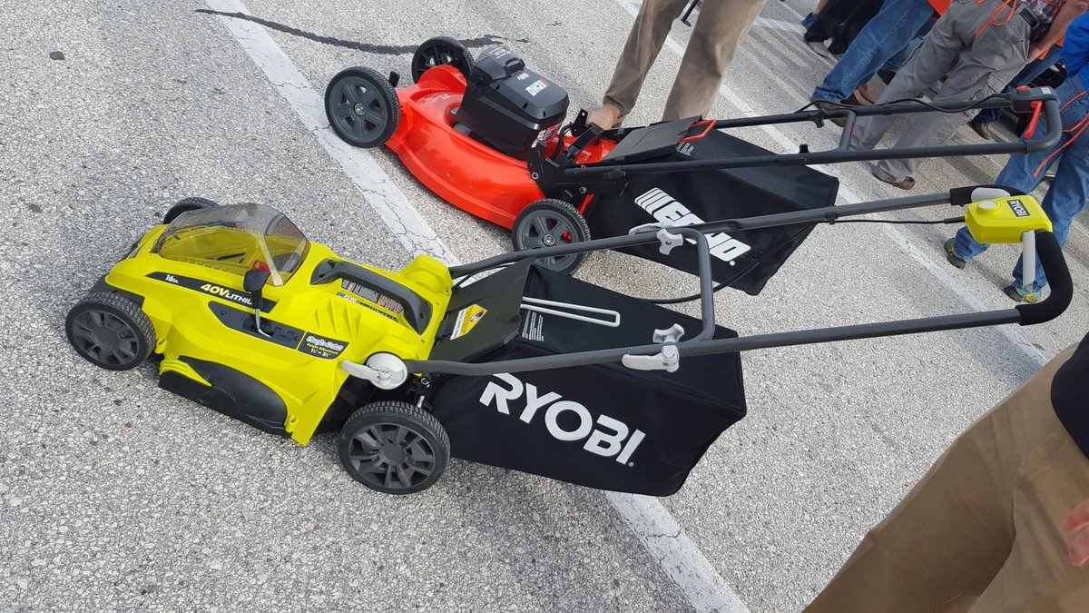 Marriott0257's tweet photo. 40volt #ryobi lawn mower only 40lbs #wow #letsdothis #thd6361 https://t.co/TFV7cMQJr7