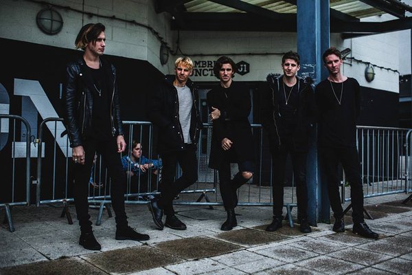 DawBell's tweet photo. Great interview from @symphoniesblog with @coastsband ahead of their album release tomorrow https://t.co/UWZkw0lesA https://t.co/k7rx2OS0MR