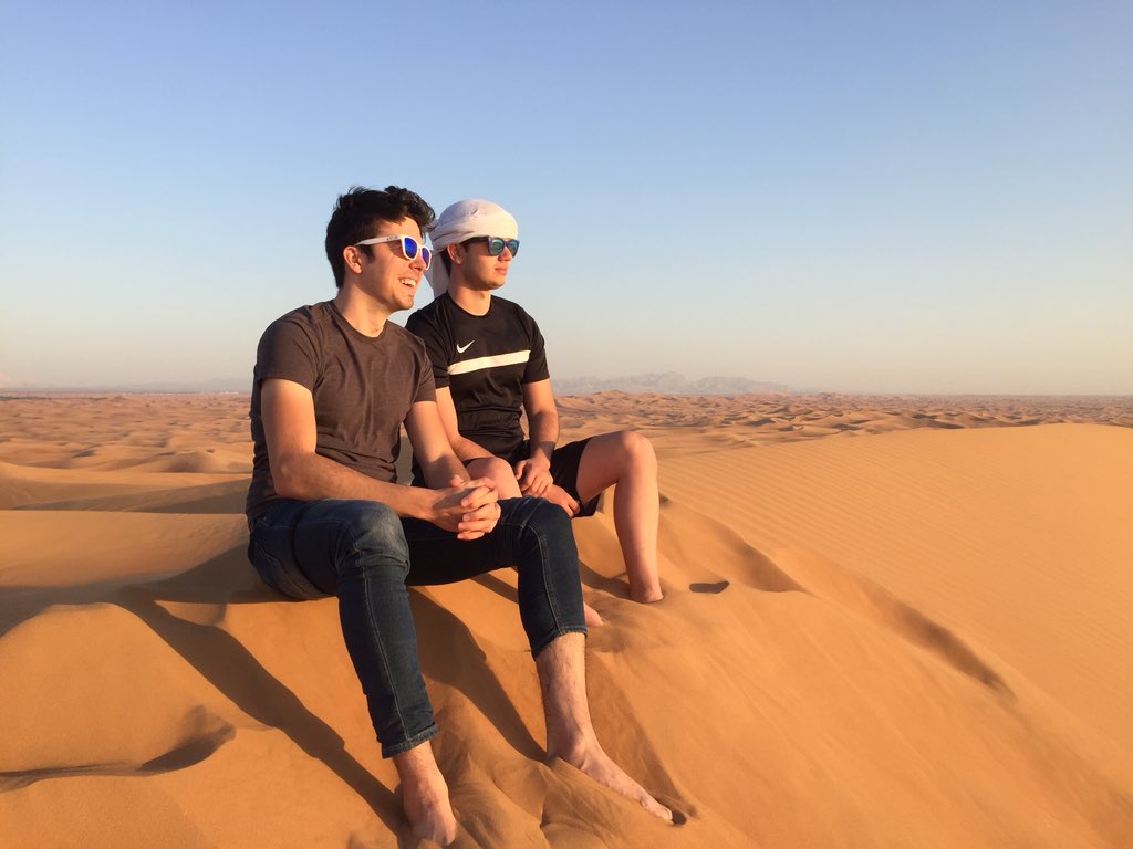 Viendo ponerse el sol en el desierto con Mohammed al <a href="/bysTaXx/">sTaXx</a>  😂👳🏾 instagram.com/p/BAzk73BynVu/