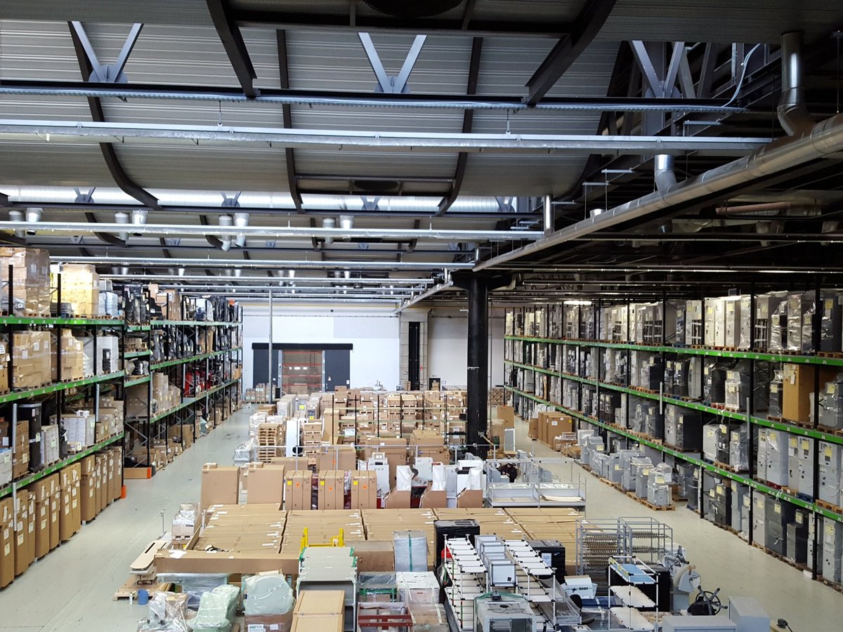 Vue panoramique d'une partie des 22000 m2 de l'entrepôt occupé par <a href="/WincorNixdorfFR/">WincorNixdorf France</a> #retail #leadership