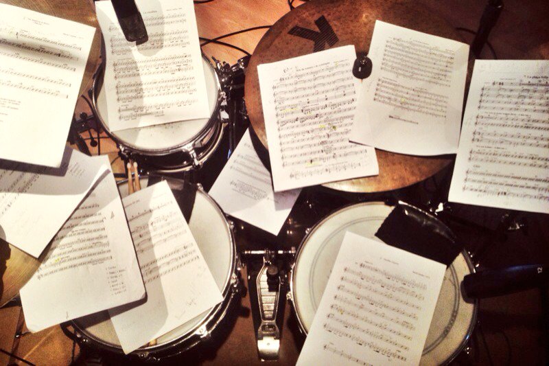 Amb la @CSonsEssencials ja estem enllestint un nou disc! I jo, amb tant compàs coix, ja estic perdent els papers.