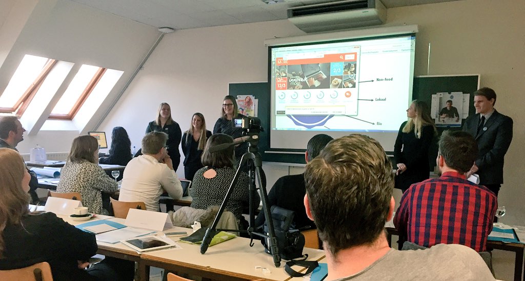 Geert_VdE's tweet photo. Wat een studenten, wat een jury. Trots op #3COMPRWV. Dankjewel @bartpeelmans @baptistevod @GroupeCarrefour en co! https://t.co/ZcBM2ooqKp