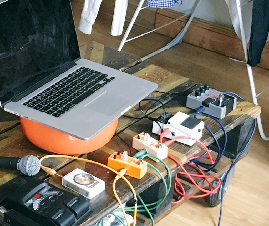 TheProlos's tweet image. So while I'm messing about with pedals. Faron's busy with some origami 😂