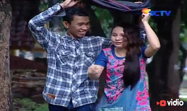santiaac's tweet image. Sweet banget @MasCemen sama beybeh raisa😍 pengen digituin juga dong😂😝 #SSDJSCTV