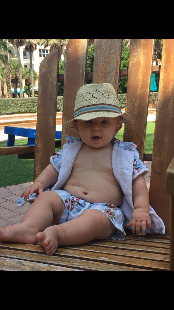 WinWinBeachwear's tweet photo. Sittin' back, waiting for the nor'easter.... #winwin #FL #retro #cabanajacket #beachlife https://t.co/E4N81WtTy2