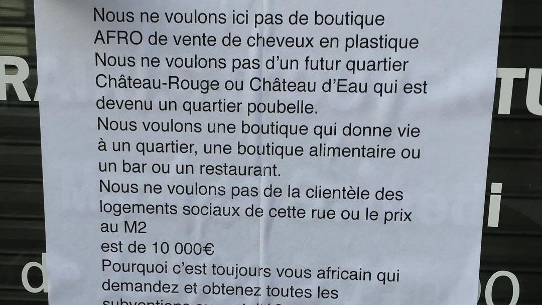 "Pas de boutique afro ici", l'affiche raciste collée sur la vitrine d'un commerce parisien bit.ly/1nAUPa3