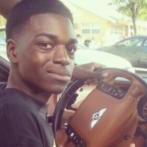 Please_Smoke's tweet photo. *when she says she doesn't smoke* https://t.co/7BzdrtuluG