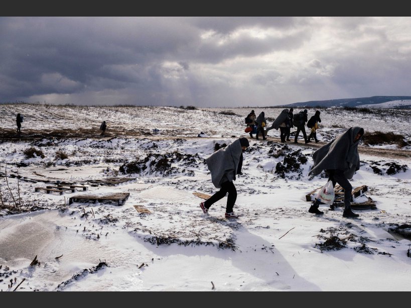 Souffrance des #exiles accentuée par le froid.excellent images de <a href="/VisarKryeziu/">Visar Kryeziu</a> et <a href="/dilkoff/">Dimitar DILKOFF</a> urlz.fr/2YrZ
