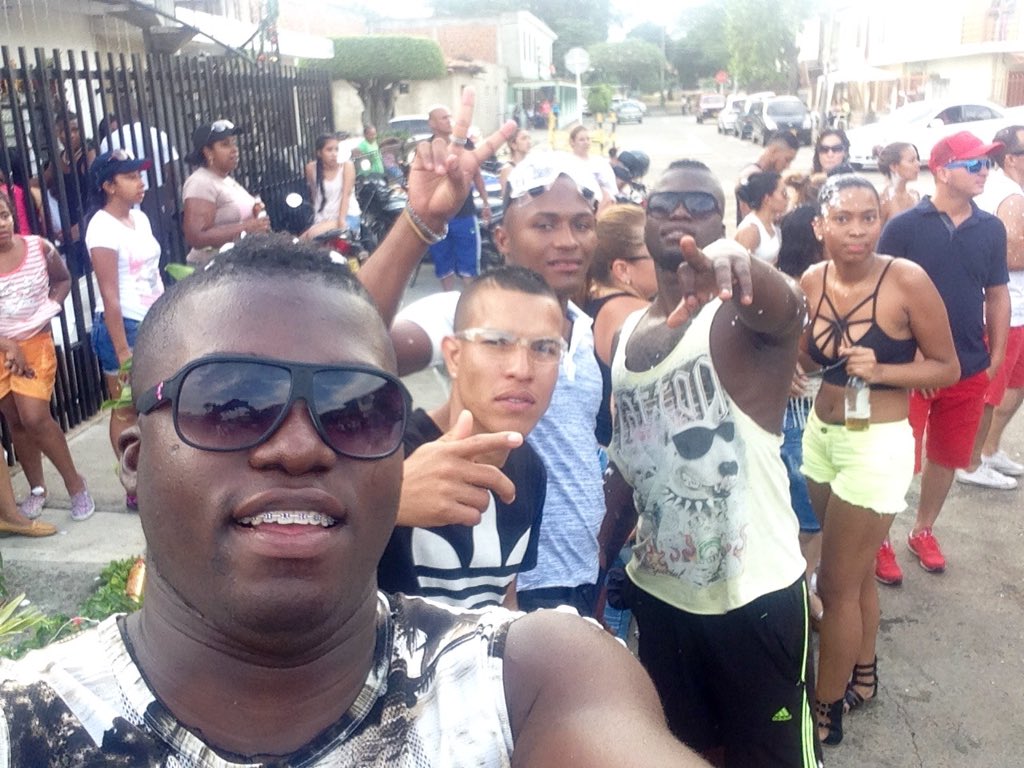 luisaracoltan's tweet photo. My people sabroso desacatao https://t.co/h2HOUNcUm5