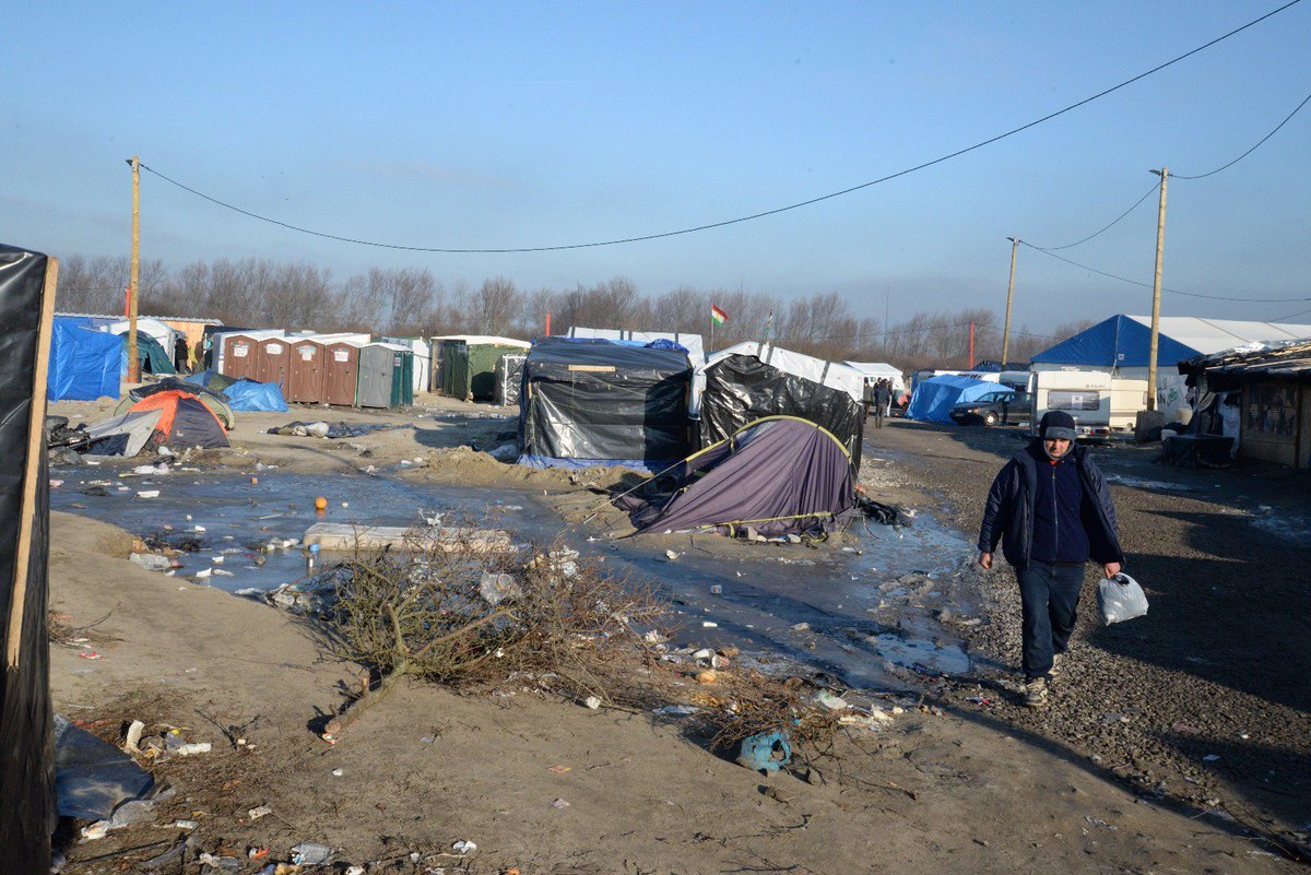 MSF_Sea's tweet image. UPDATE: It's seriously cold in #Calais. The river of mud has turned to a filthy, slippery island of ice.
