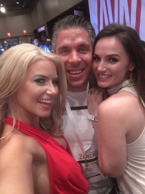 2 pic. 1st Dat at @AEexpo @AVNMediaNetwork part 2! Also in this photo is @Alexis_Texas ? #AVN#AlbriteArmy