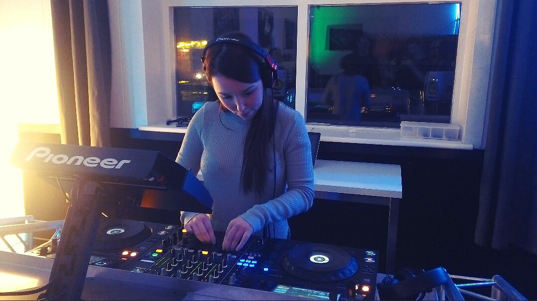 AV MARIA (@avmaria_visuals) on Twitter photo Had a second DJ workshop from <a href="/PioneerDJglobal/">AlphaTheta/Pioneer DJ Global</a> at the <a href="/djacademy/">DJ Academy</a> Amsterdam #dj #pioneer #edm #electro #dance #vj Had a second DJ workshop from <a href="/PioneerDJglobal/">AlphaTheta/Pioneer DJ Global</a> at the <a href="/djacademy/">DJ Academy</a> Amsterdam #dj #pioneer #edm #electro #dance #vj